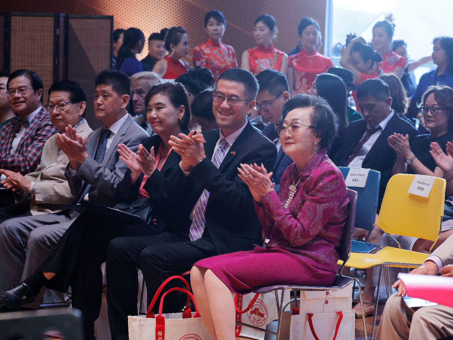 纪念抗战胜利80周年 张素久出自传《和平将军的女儿》-美西在线
